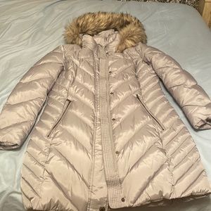 Selling winter jacket in size medium, used only twice, and in good condition.